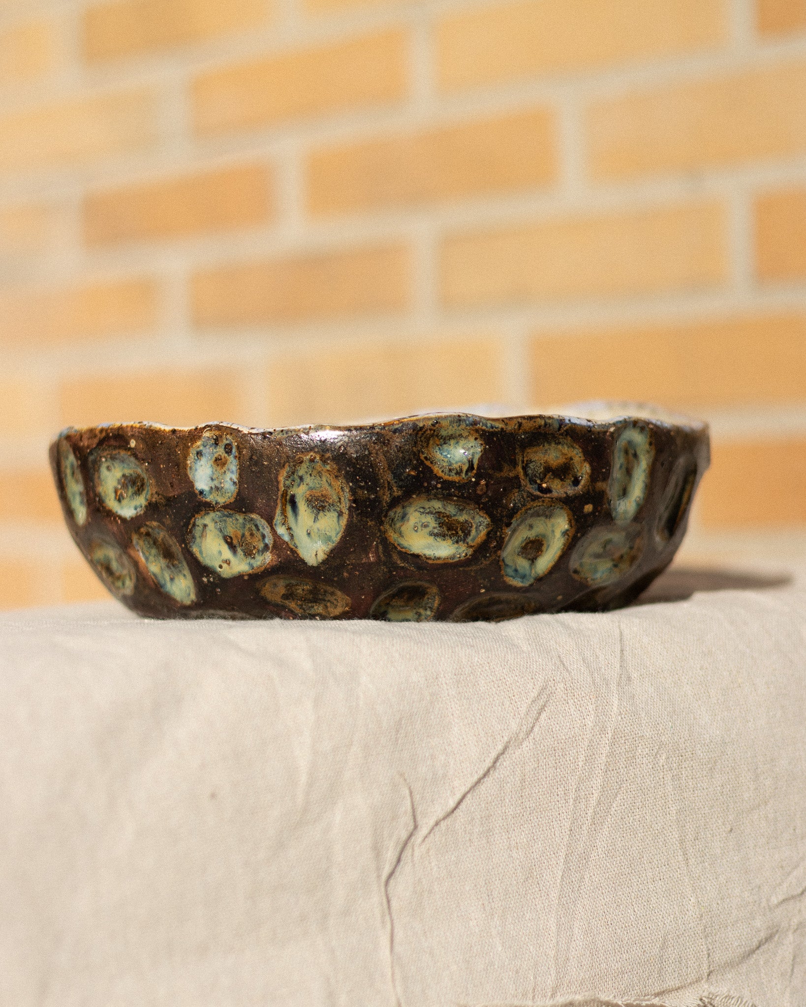 Taça Decorativa Irregular Cerâmica Artesanal Tons Terra Verde Feita à Mão Portugal
