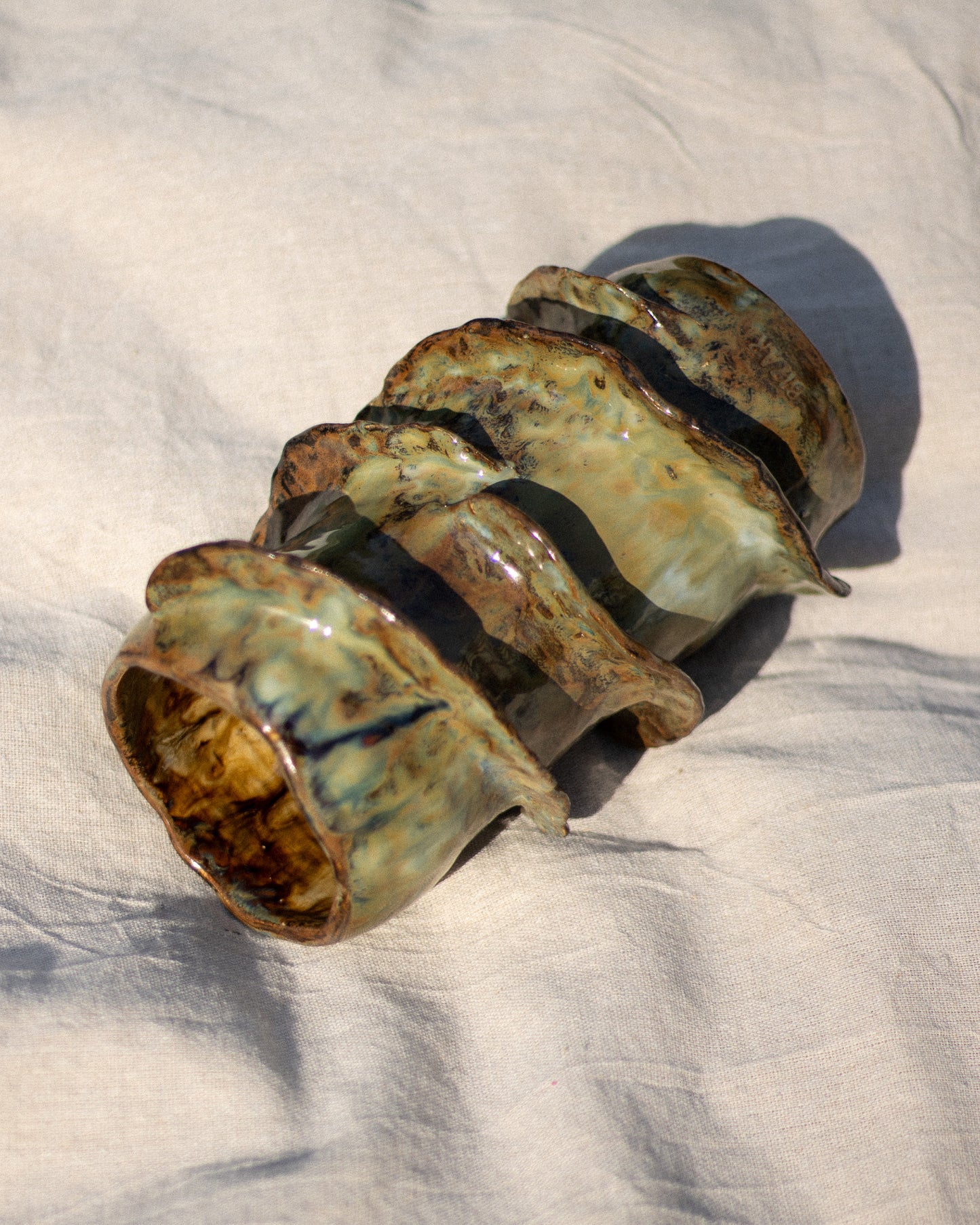 Jarra Flores Irregular Cerâmica Artesanal Verde Castanha Forma Orgânica Feita à Mão Portugal